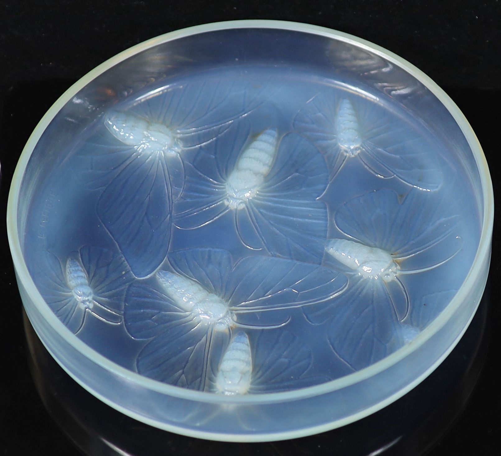 R. Lalique Phalènes opalescent glass bonbonnière cover, designed c.1922, 20.7 cm diameter